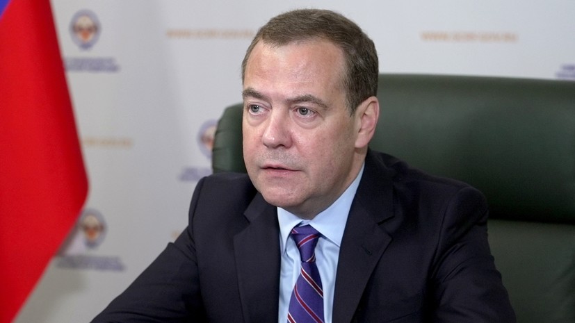 Дмитрий Медведев прилетел в Грозный
