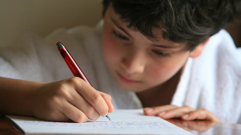 Педагог Калинина: письмо от руки важно для полноценного развития детей