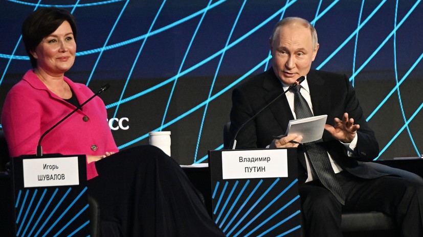 Путин пошутил о диктатуре, царящей на форуме АСИ