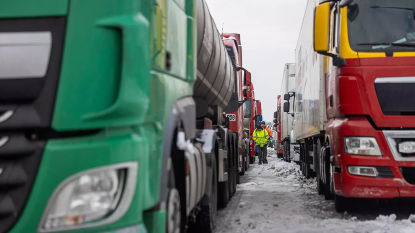 Почти 2500 украинских грузовиков застряли на польско-украинской границе