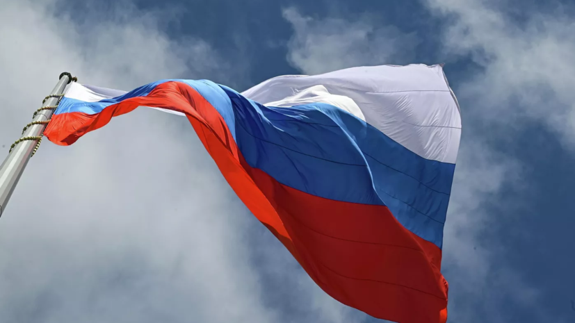 Военкор RT показал видео поднятия флага России над Авдеевским коксохимом