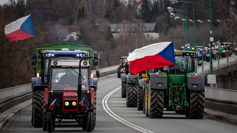 В Чехии фермеры задействовали 3 тысячи тракторов в ходе акций протеста