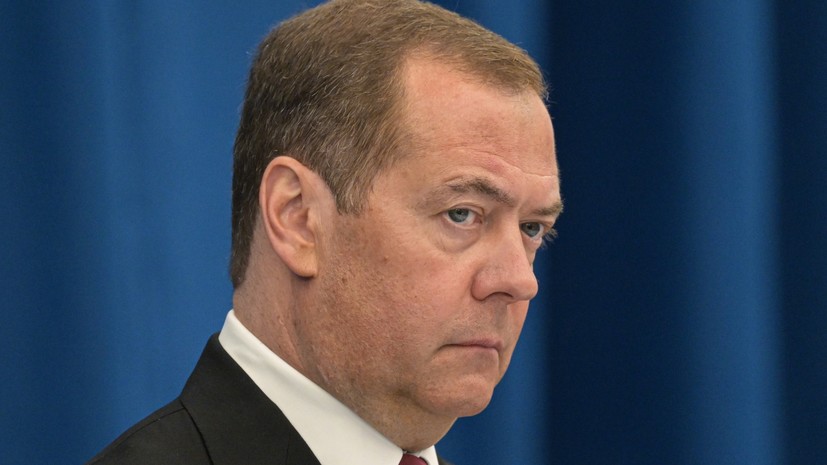 Медведев: новые санкции Запада направлены против всего населения России