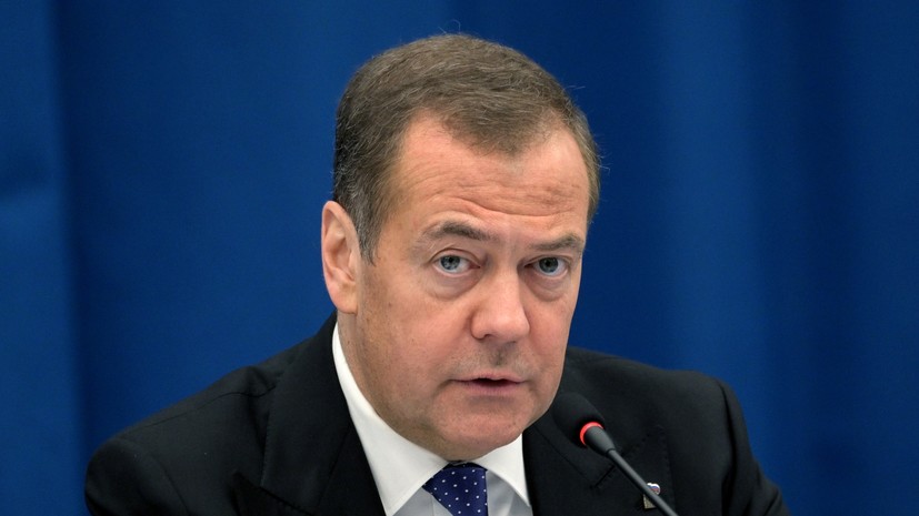 Медведев назвал премьера Италии тупицей после её слов о России и ХАМАС