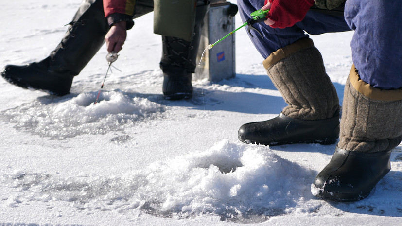 Спасатели эвакуировали 35 рыбаков с оторвавшейся льдины в Финском заливе