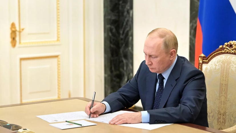 Путин подписал закон о бесплатном обслуживании самолётов МЧС