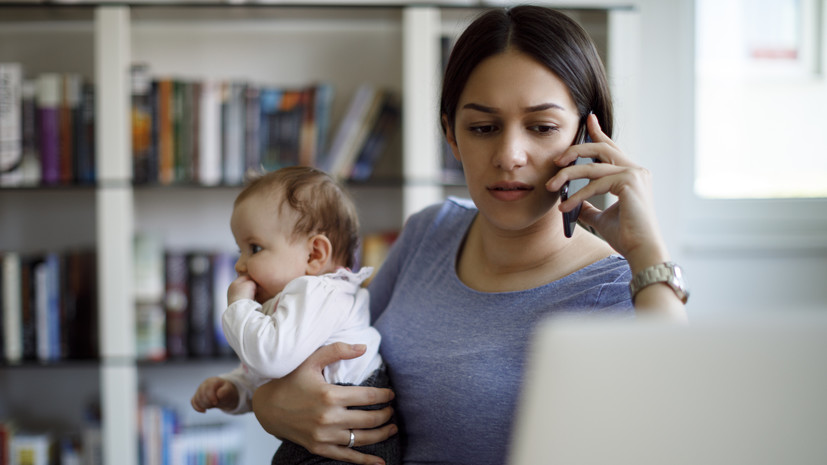 Большинство россиян уверены, что современная женщина может сочетать карьеру и материнство