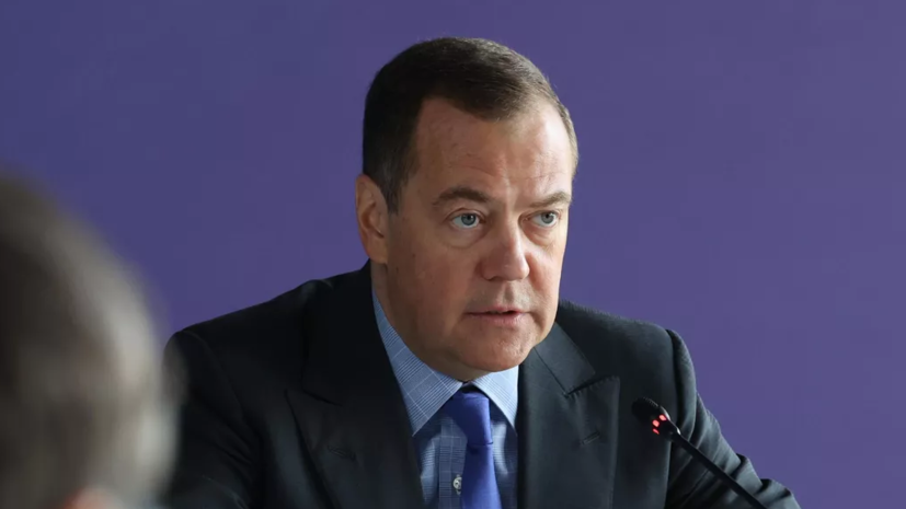Медведев поручил исключить необоснованные расходы при производстве оружия