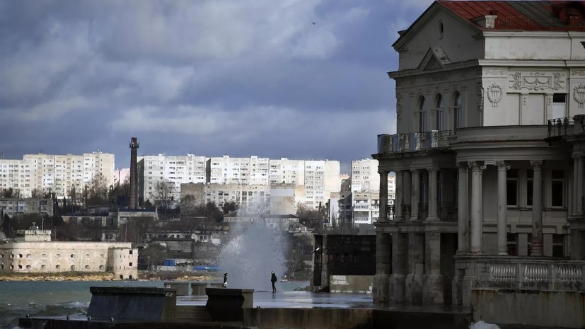 Развожаев объяснил громкие звуки в Севастополе учениями флота