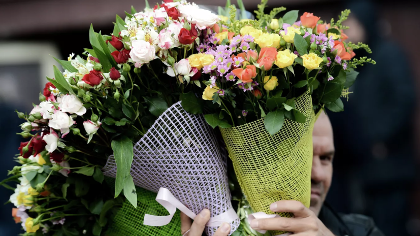 В России предложили стимулировать бизнес продавать цветы в экологичной упаковке