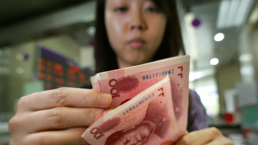 Курс юаня на Мосбирже опустился ниже 12,50 рубля