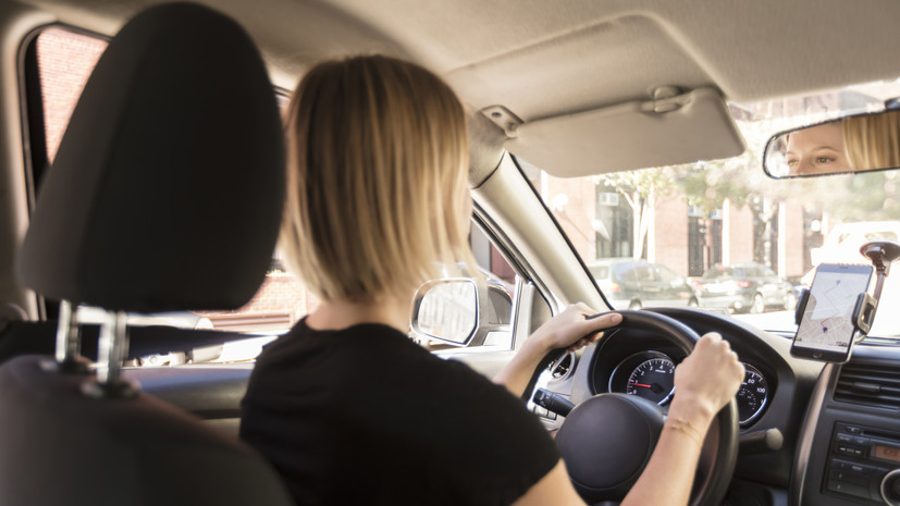 Половина женщин-водителей пожаловались на стресс на дороге