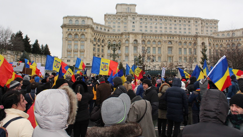 В Бухаресте прошла акция протеста против президента Молдавии