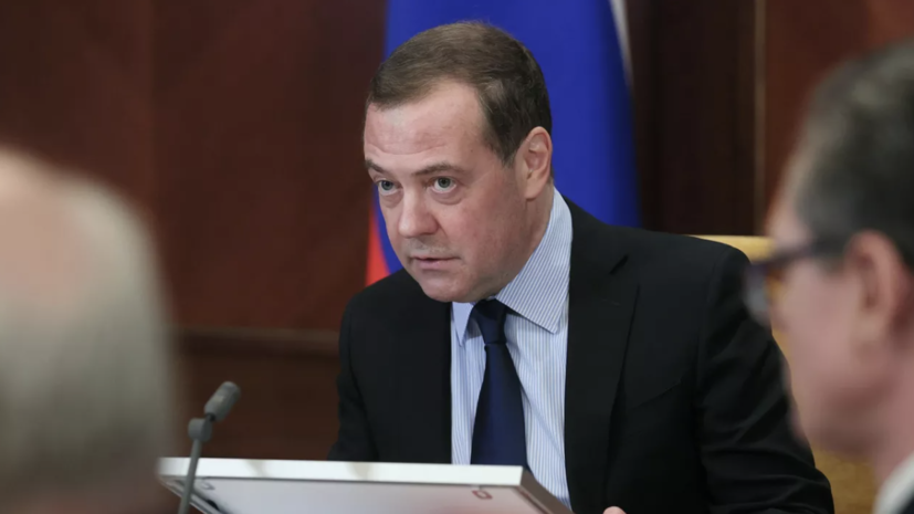 Медведев заявил об исчезновении красных линий в отношении Франции
