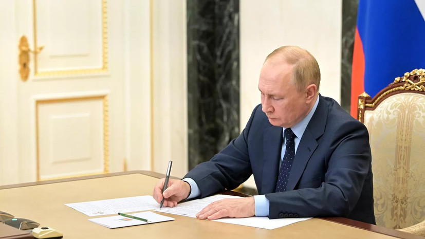 Путин подписал указ о помиловании 52 осуждённых женщин