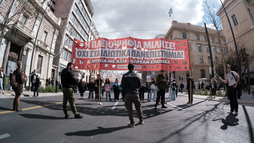 В Афинах 12 000 студентов протестуют из-за законопроекта о частных университетах