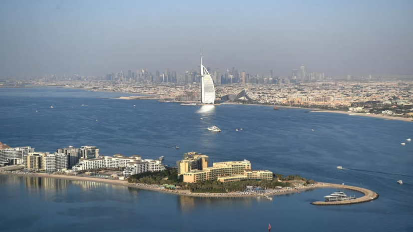 Власти ОАЭ объявили «оранжевый» уровень опасности из-за ливней с грозами