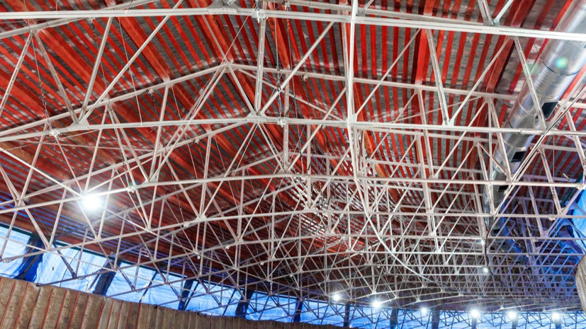 В здании гаража Константина Мельникова отреставрировали стропильные фермы