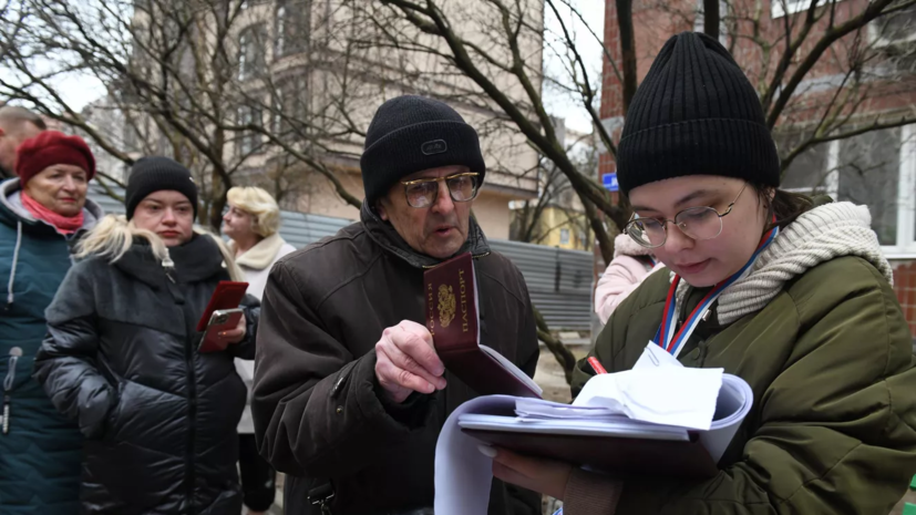 Досрочное голосование в ДНР проходит на придомовых территориях