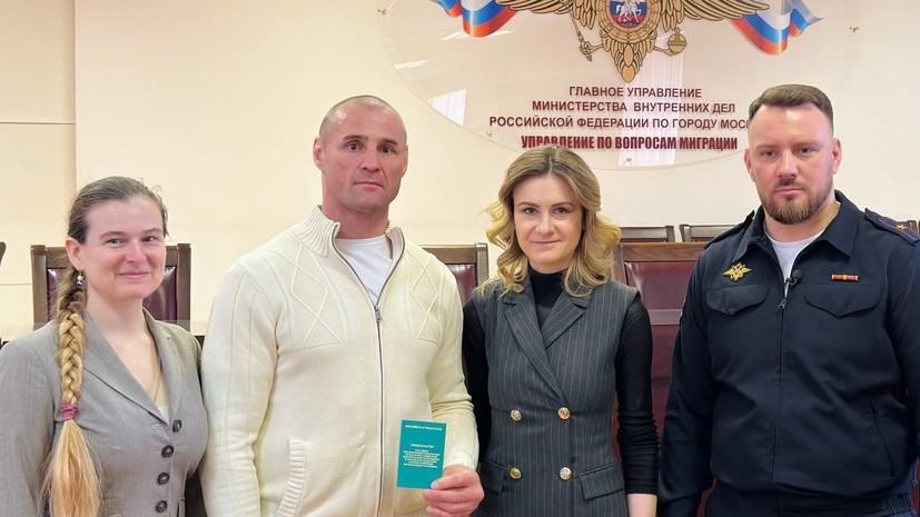 «Мы на родной земле»: репатрианты получили долгожданные документы для возвращения в Россию