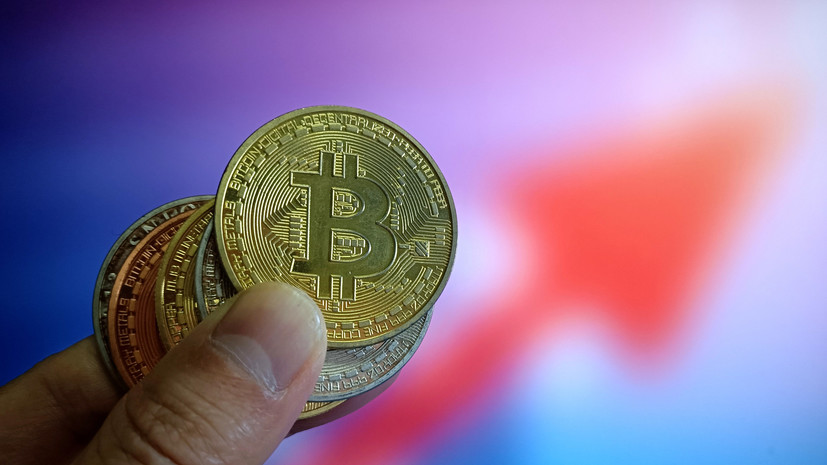 Стоимость биткоина достигла $73 тысяч