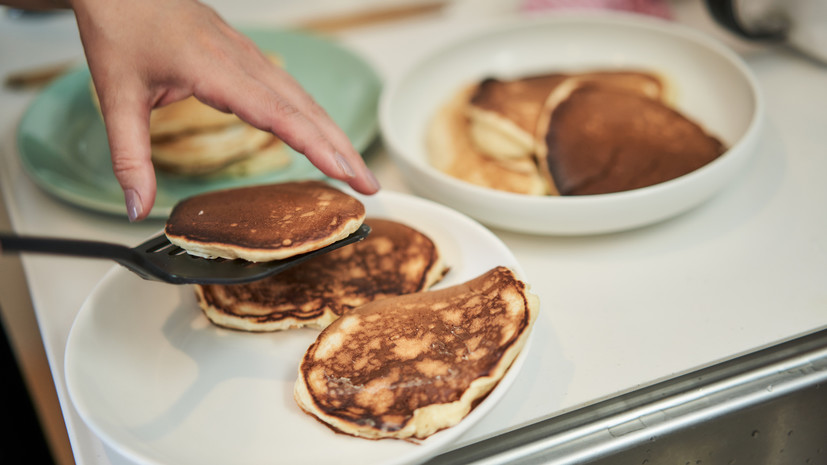 Диетолог Дианова посоветовала есть не более трёх блинов день