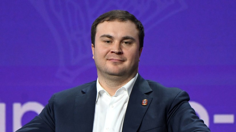 Омский губернатор Хоценко поработал водителем у избирательной комиссии