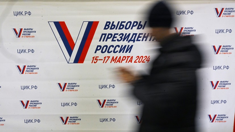 Под Воронежем девушка облила урну для голосования зелёным красящим веществом