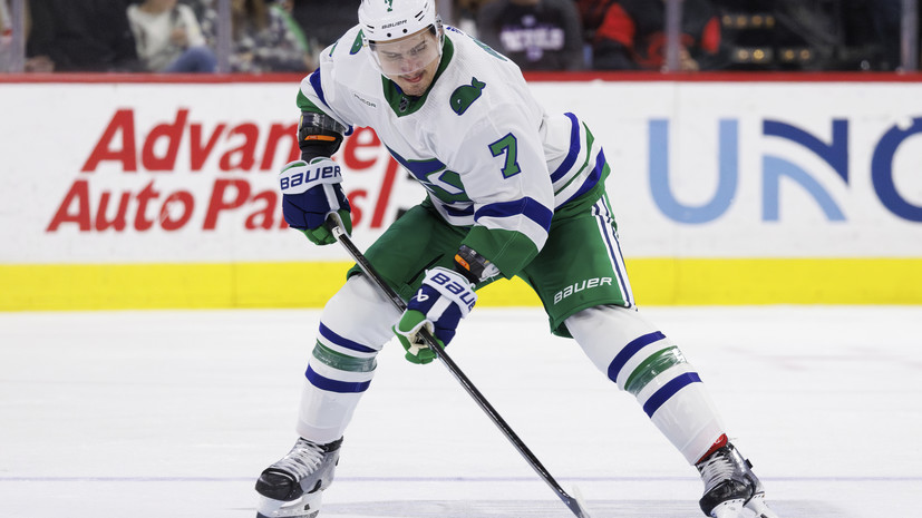 Орлов признан первой звездой игрового дня в НХЛ