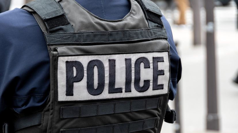 Полицейский участок в пригороде Парижа обстреляли фейерверками