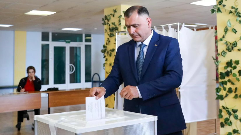 Глава Южной Осетии Гаглоев поздравил Путина с победой на выборах президента
