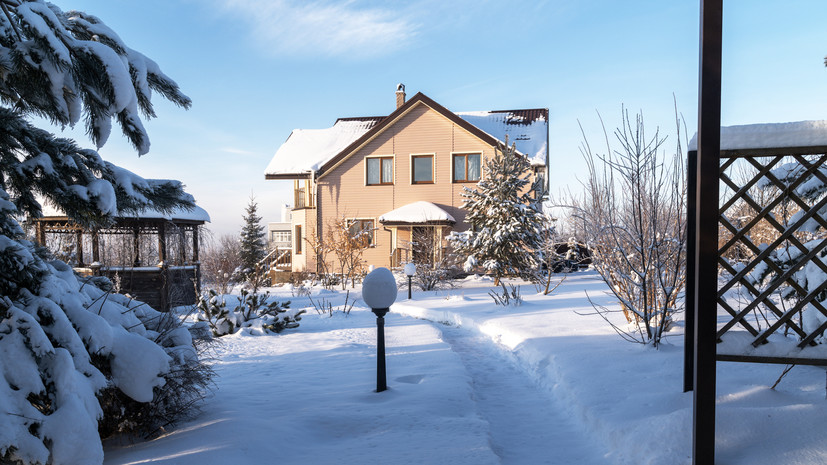 Специалист Васильев посоветовал проверить состояние загородного дома после зимы