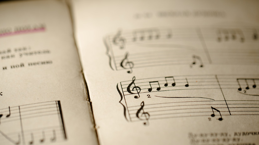 В России могут включить в школьную программу уроков музыки патриотических певцов