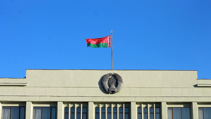 Парламент Белоруссии одобрил закон об оповещении о призыве на службу по СМС