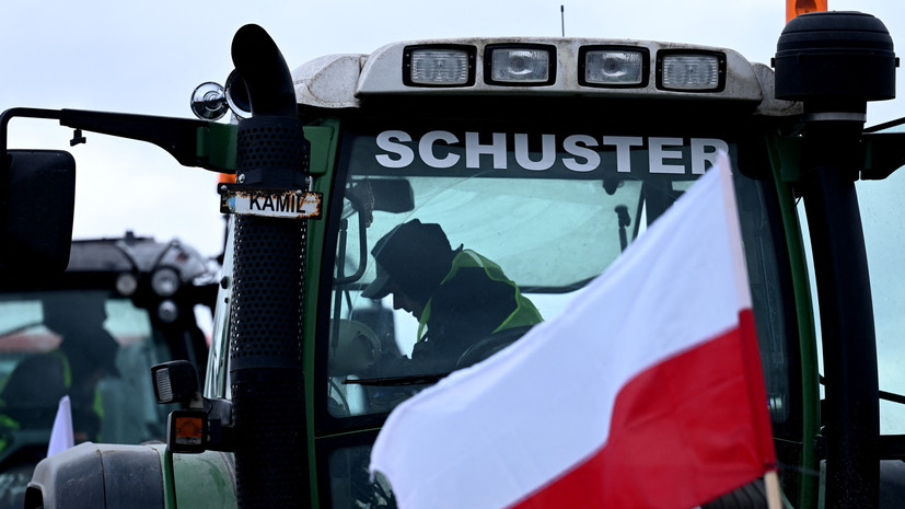 Протестующие фермеры высыпали навоз перед домом родителей спикера сейма Польши