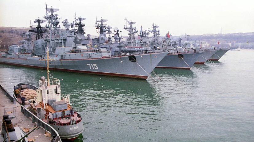 Черноморский флот проводит учения на входе в Севастопольскую бухту