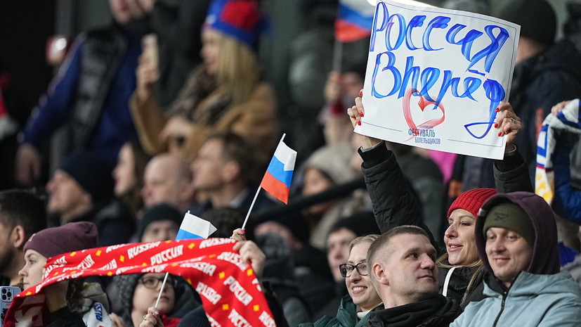 Российские и сербские болельщики вместе поют «Катюшу» на матче Россия — Сербия