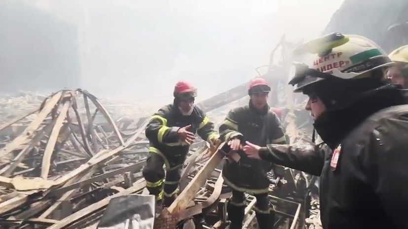 Спасатели помогли супругам найти документы, которые остались в «Крокусе».