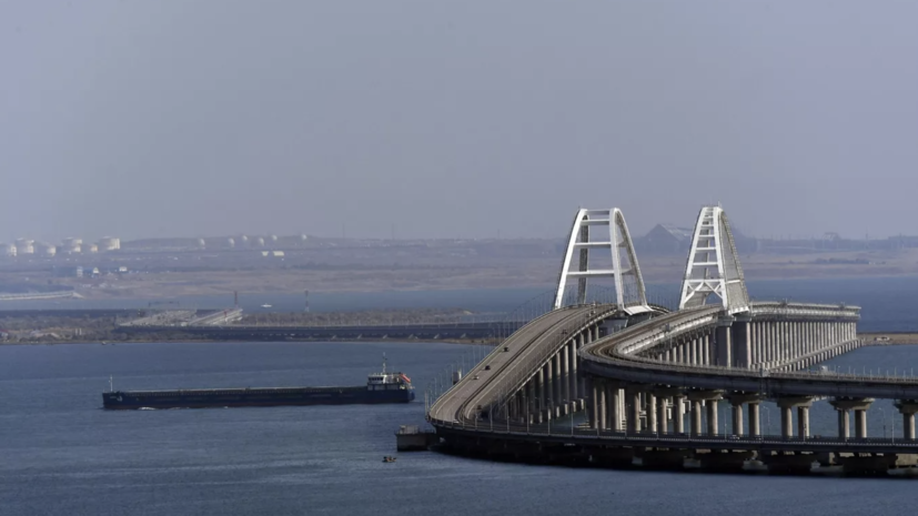 Более 200 автомобилей ждут проезда по Крымскому мосту