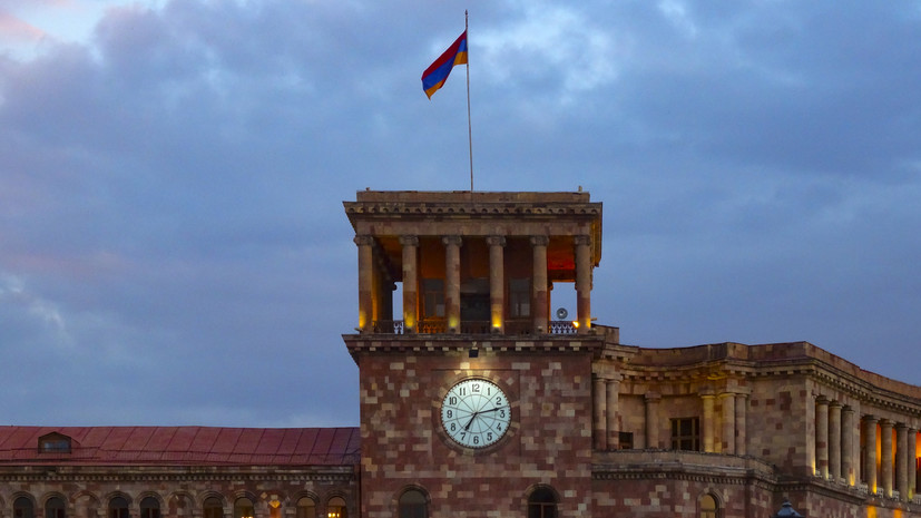 ТАСС: спецназ прибыл к атакованному участку полиции в Ереване