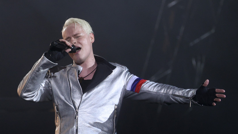 Певец SHAMAN приехал к мемориалу у «Крокуса»