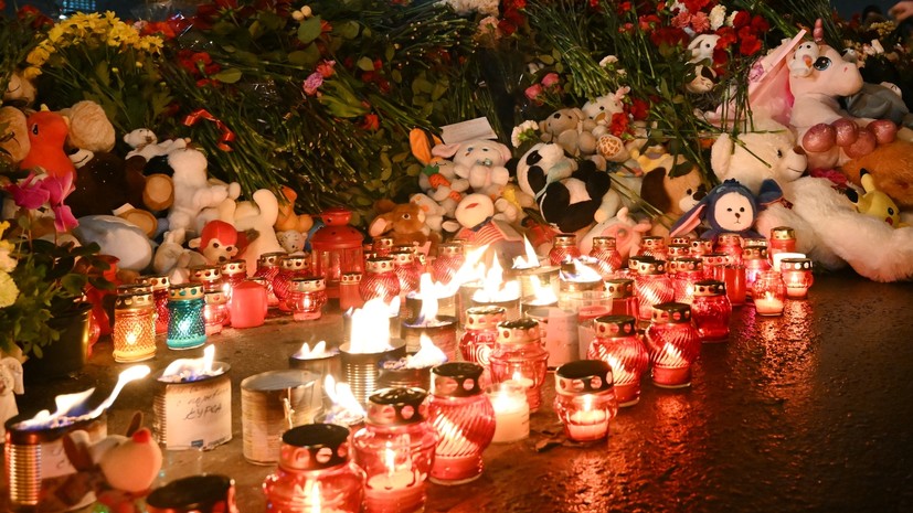 Посол Израиля зажгла свечи на мемориале у «Крокуса» в память о жертвах теракта