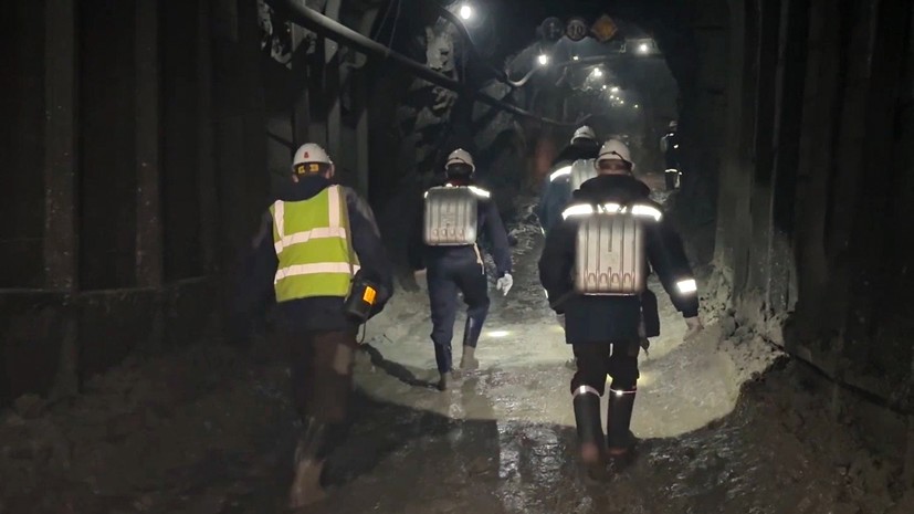Видеокамера обнаружила воду в руднике «Пионер», где заблокированы горняки