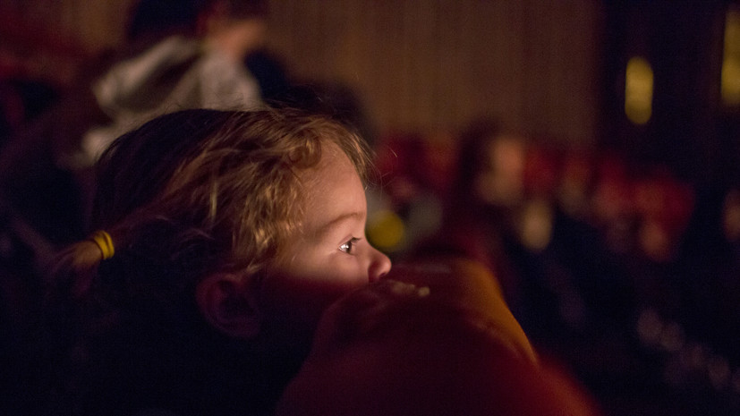 Психолог Корчагина рассказала, как знакомить детей с театром