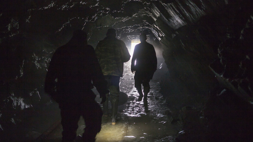 Трёх рабочих подняли после обвала шахты «Северопесчанская» на Урале