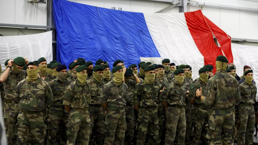 Захарова: французских военных в апреле могут подготовить к переброске на Украину