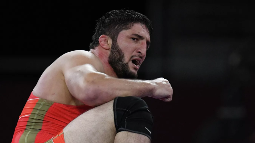 Садулаев и трое отстранённых борцов полетят на турнир в Баку вместе со сборной