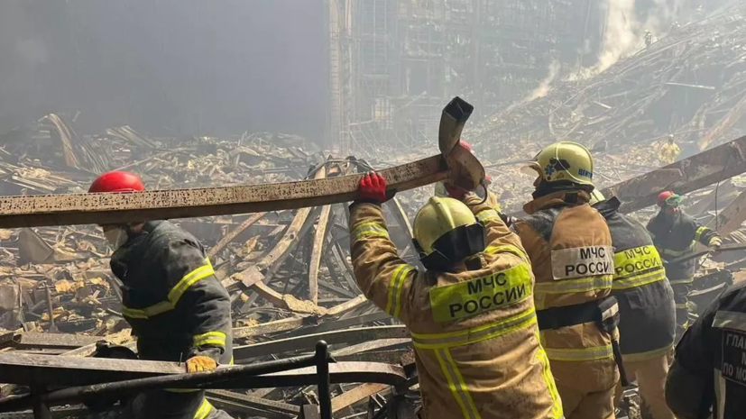 Подмосковных спасателей наградили за помощь в разборе завалов в «Крокусе»