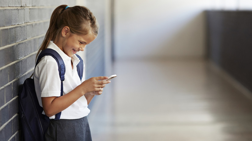 В Словакии предложили запретить мобильные телефоны в начальных классах школы