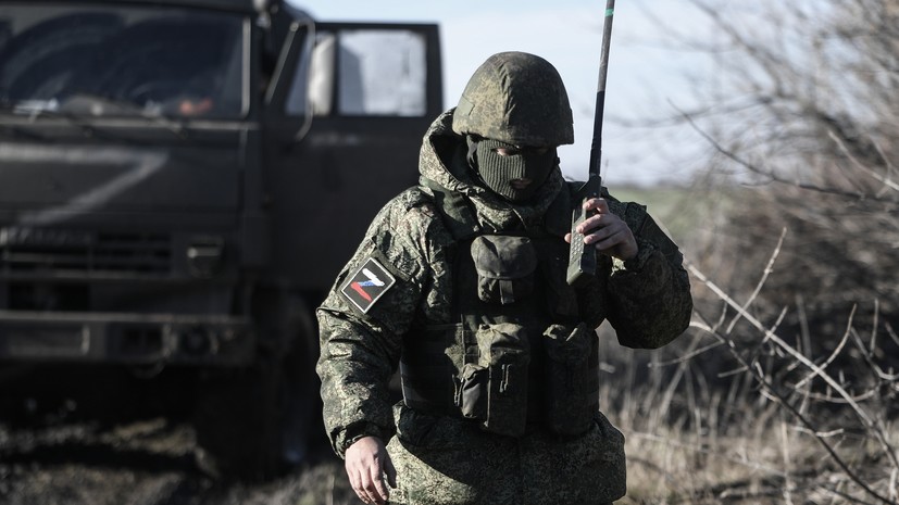 Российские военные нашли и раскопали пропавший бронеавтомобиль «Азовец»